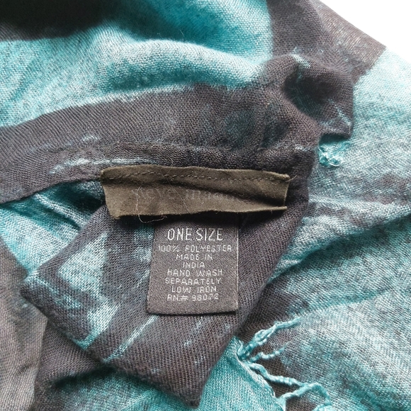 Steve Madden Scarf - Picture 3 of 3